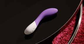 5 Best Sex Toy Deals: Vibrators, Harnesses, and More